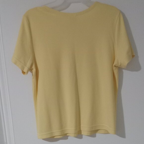 Hecho en made in Canada short sleeves T-shirt with round neck Medium 50% cotton. - Picture 5 of 5